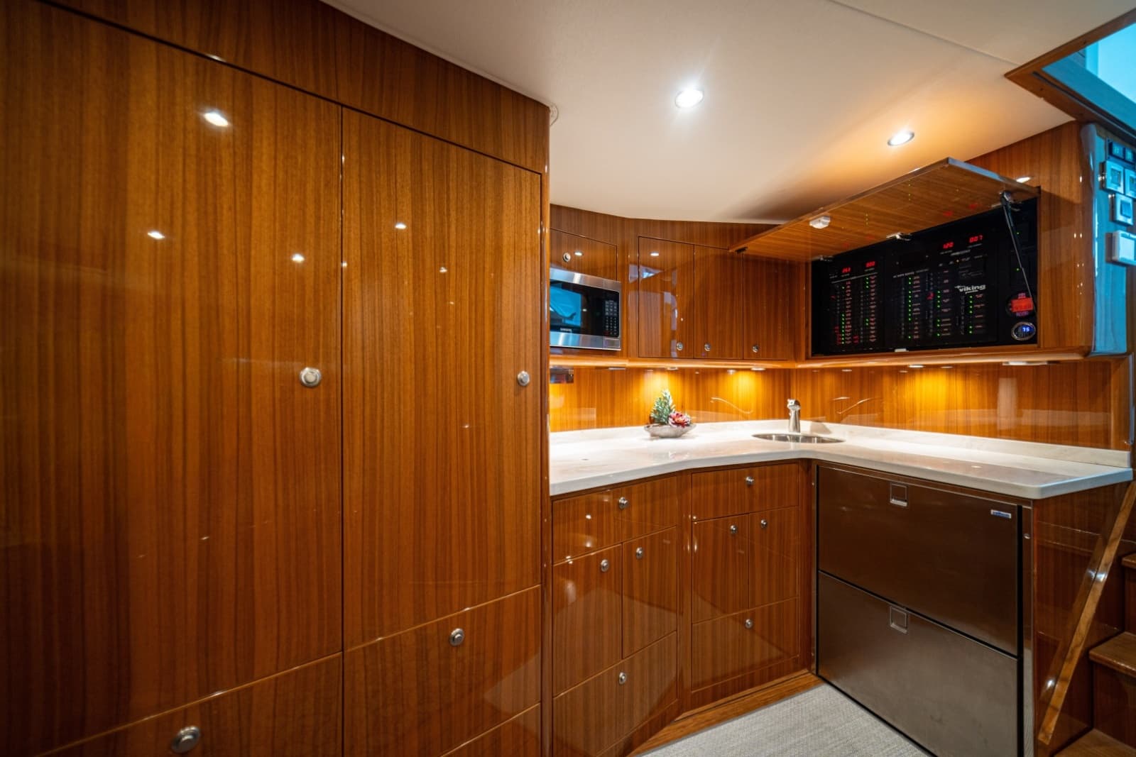 2023 Viking 46 Billfish - Photo 11