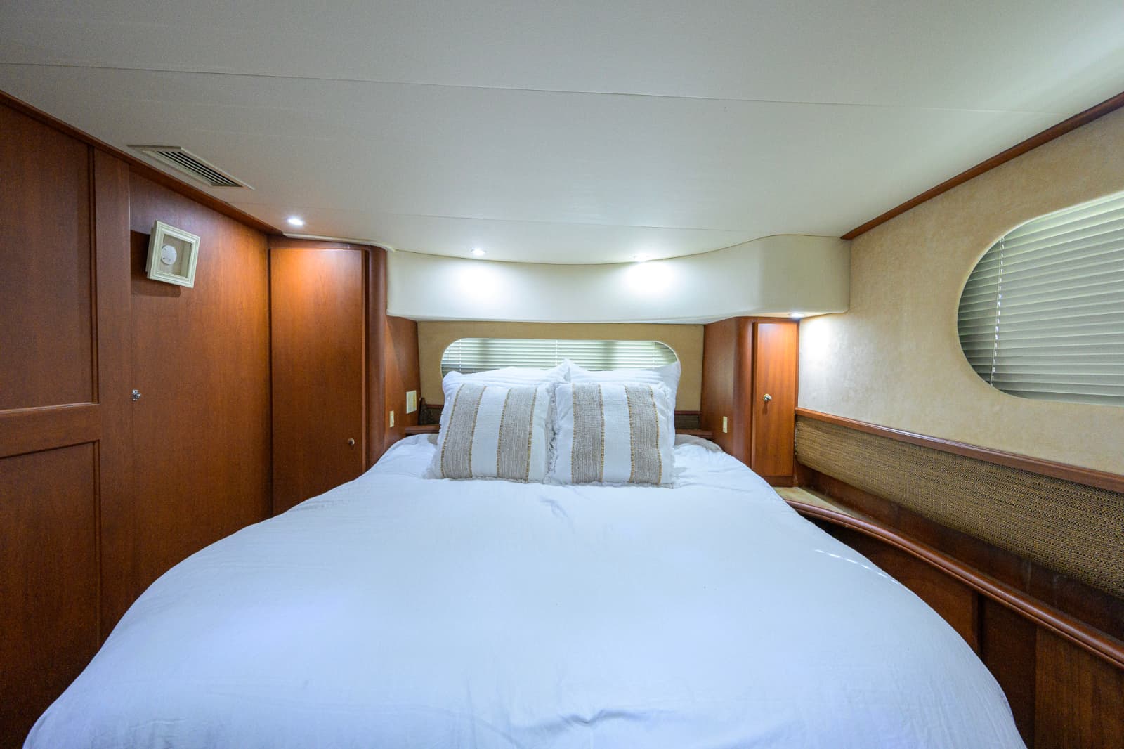2005 Silverton 39 Motor Yacht - Photo 39