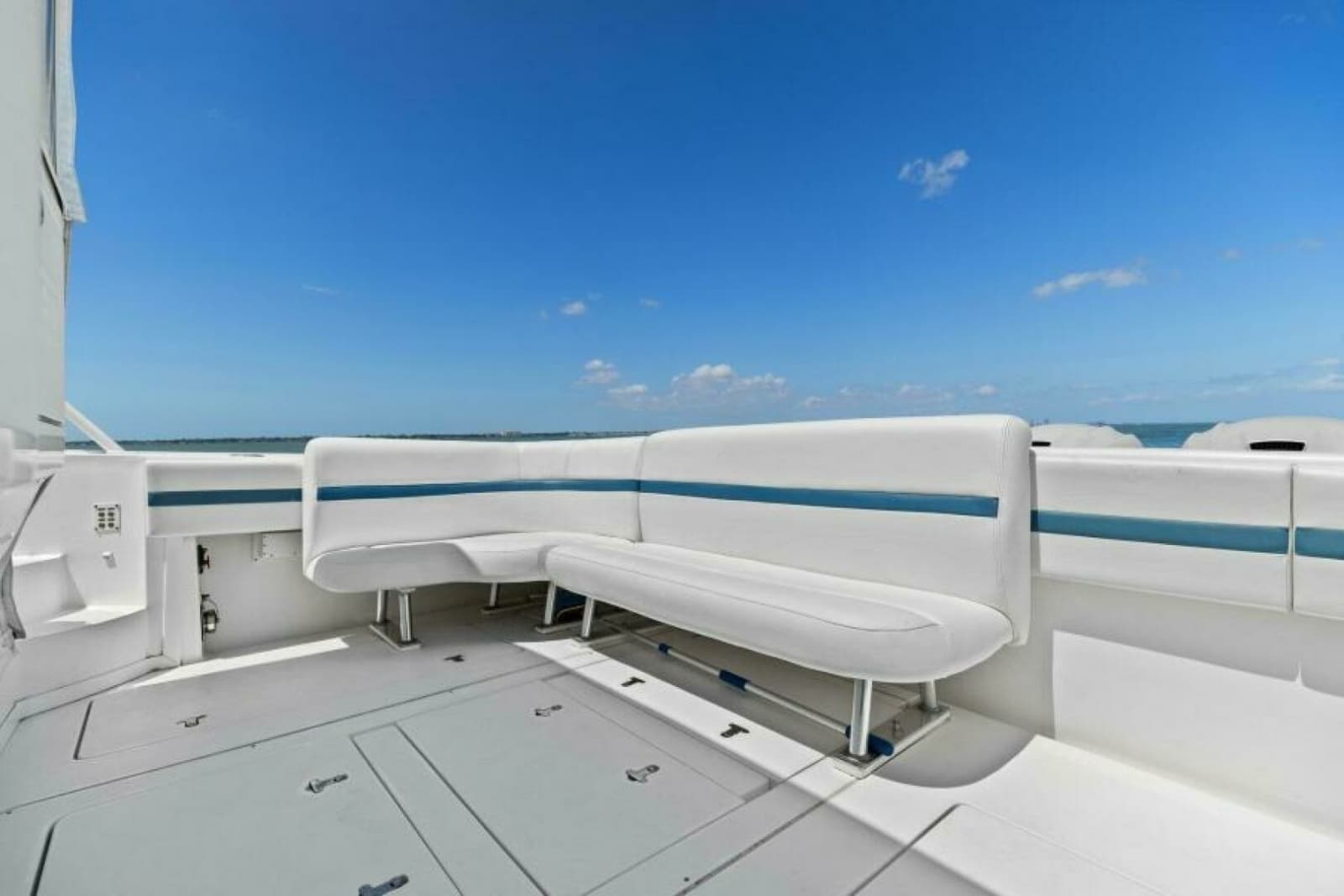 2019 Intrepid 475 Sport Yacht - Photo 9