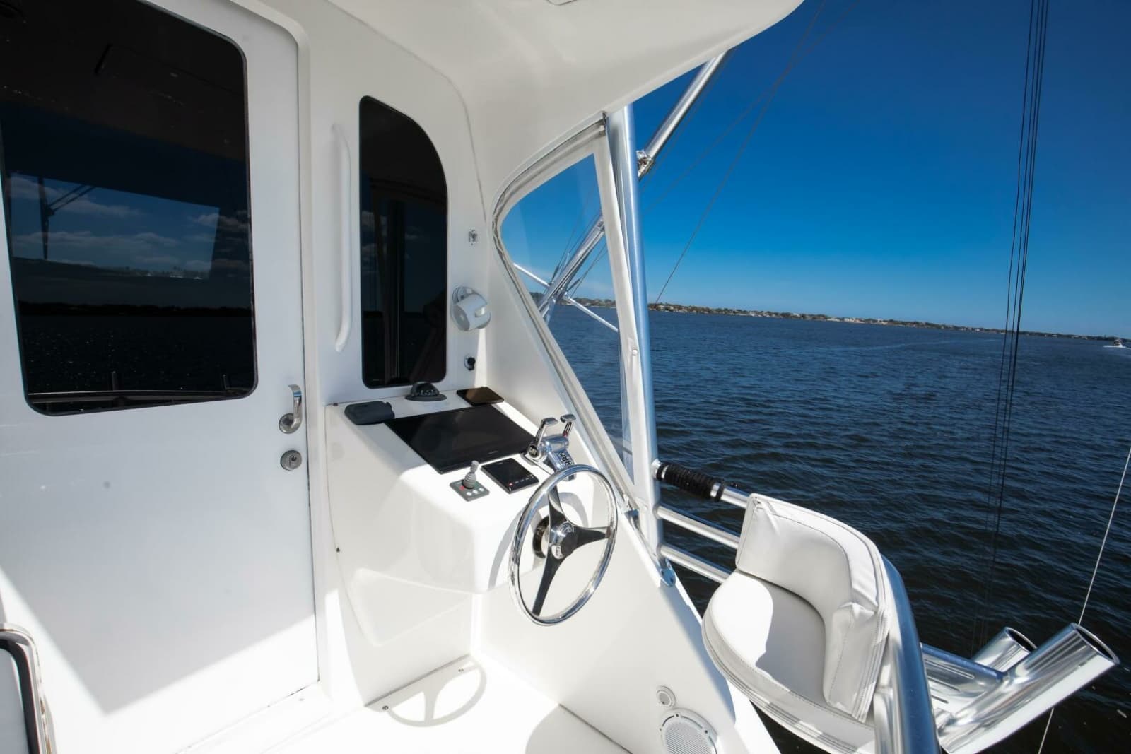 2009 Viking 64 Enclosed Bridge w/ Tower - Photo 10