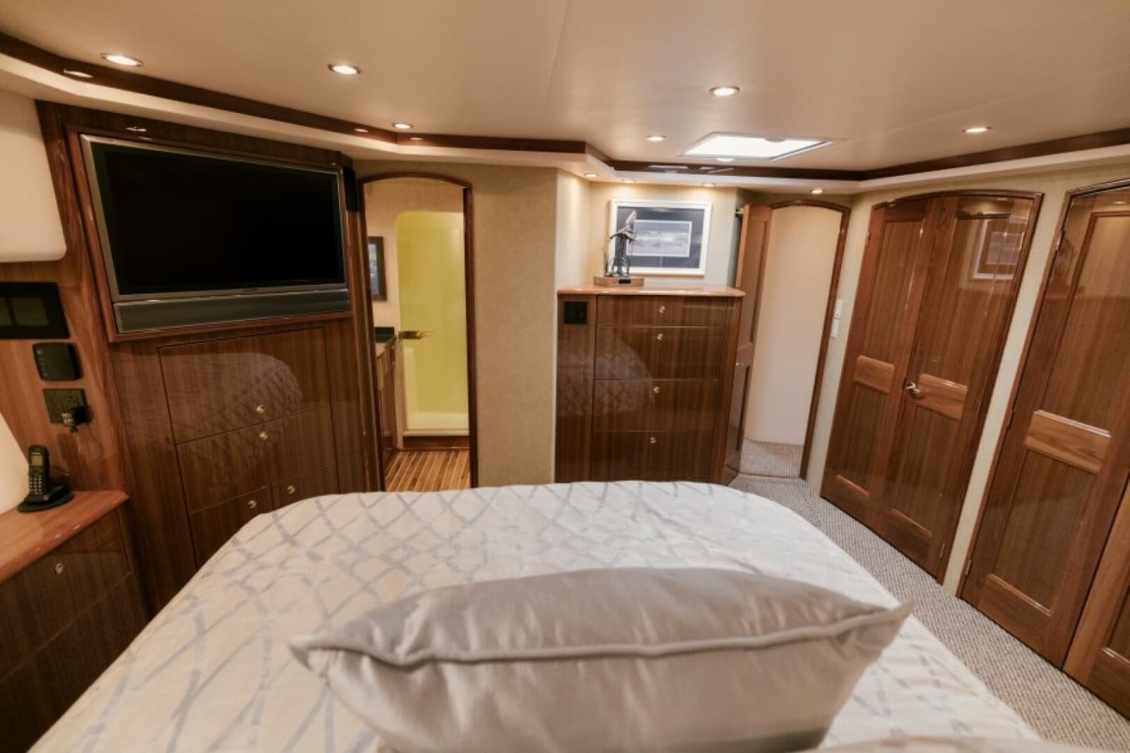 2006 Viking 74 Enclosed Bridge - Photo 29