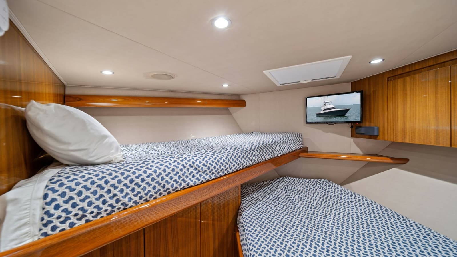 2015 Viking 55 Convertible - Photo 46