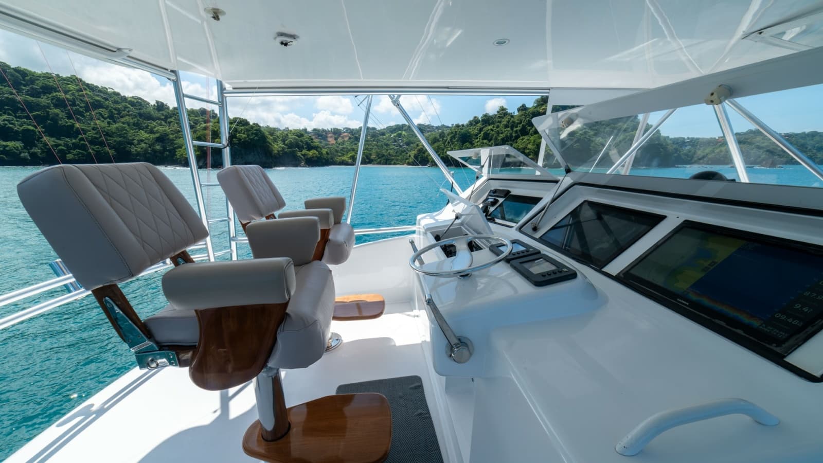 2001 Viking 61 Convertible - Photo 3