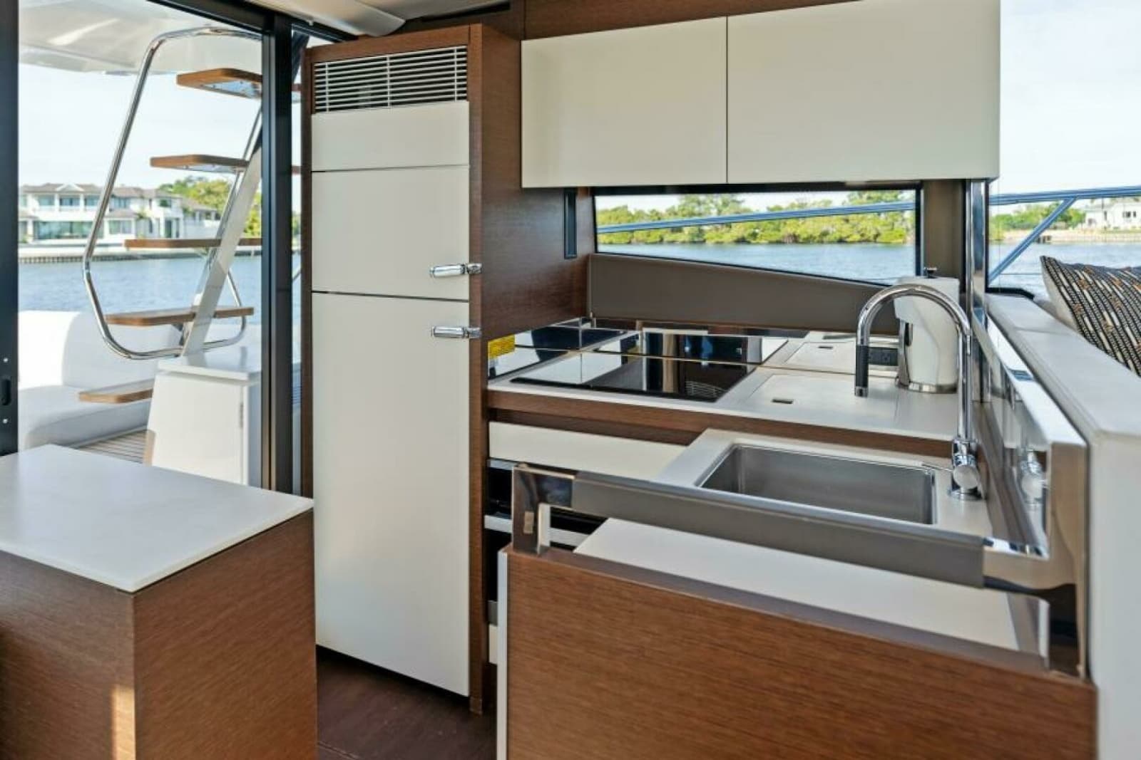 2020 Prestige 520 Flybridge - Photo 8