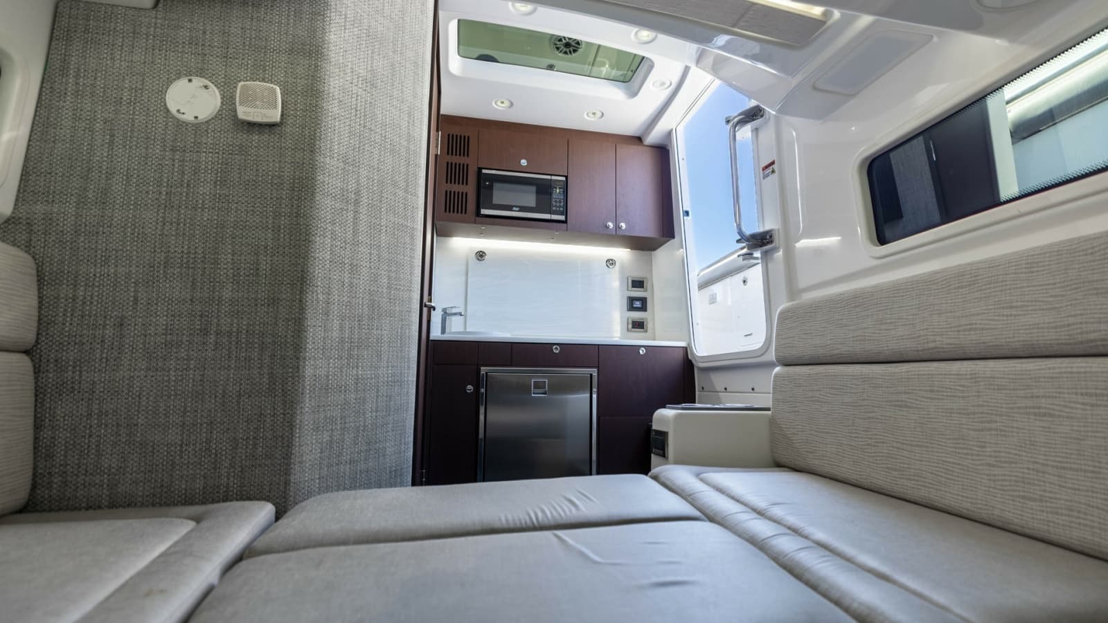 2024 Everglades 455 Center Console - Photo 37