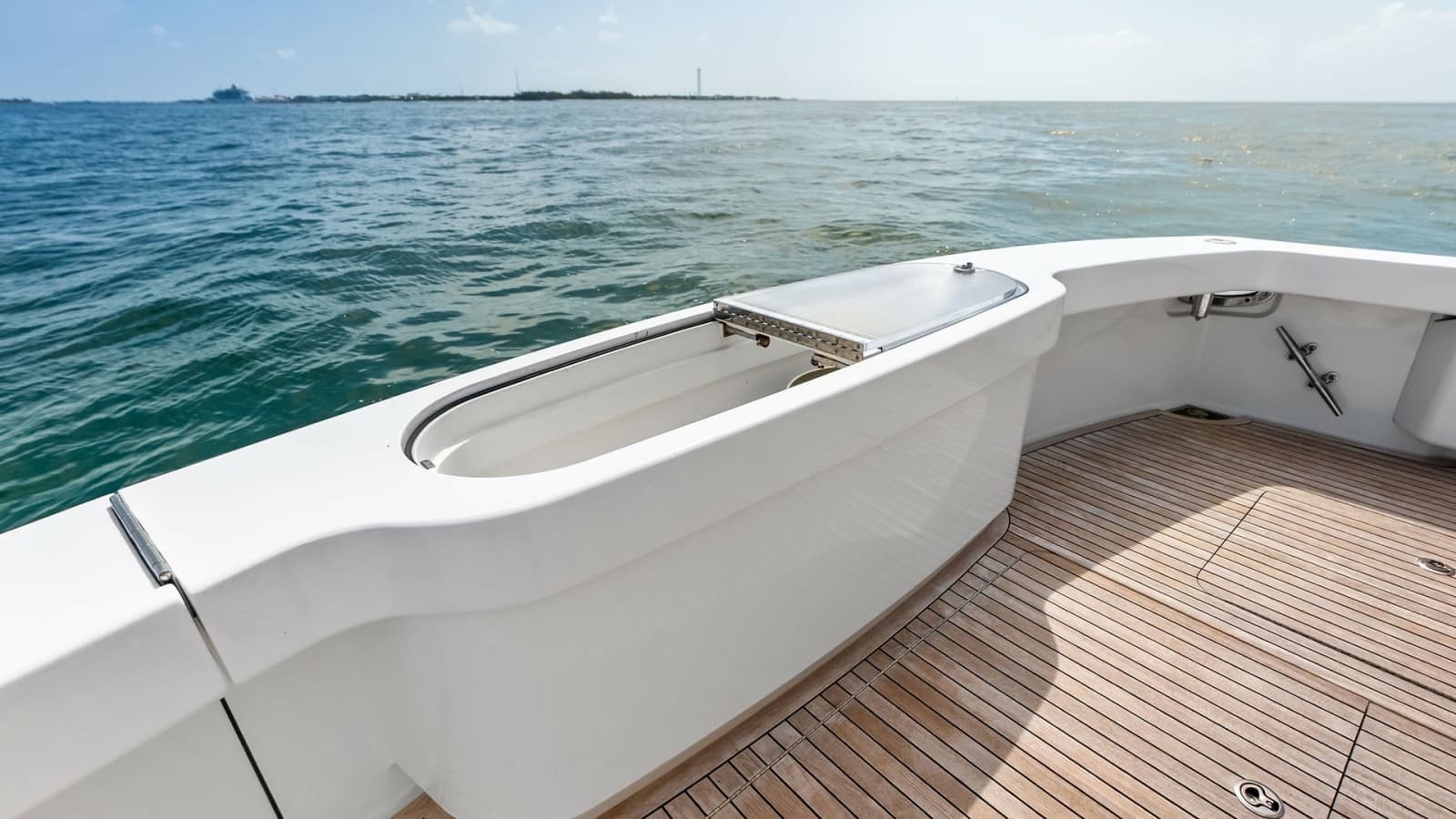 2018 Viking 62 Convertible - Photo 45