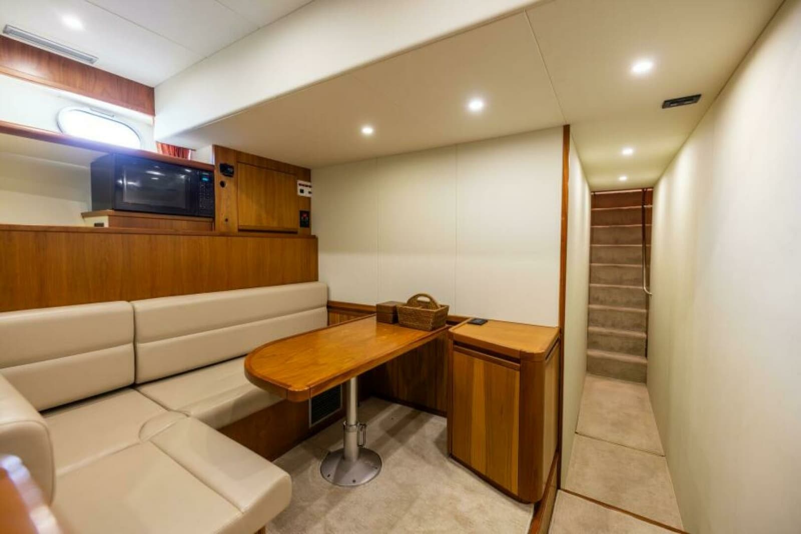 2001 Ferretti Yachts 94 Raised Pilothouse - Photo 27