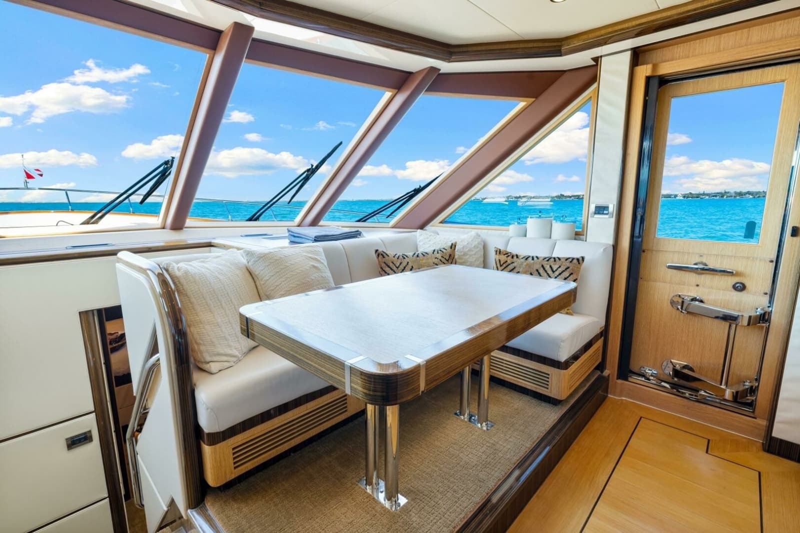 2010 Ocean Alexander 83 Motor Yacht - Photo 22