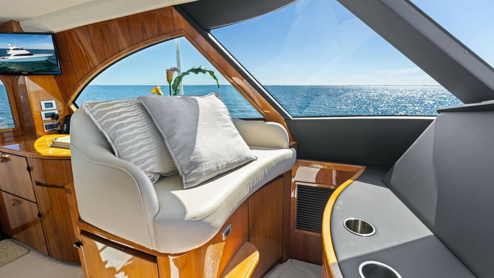 2018 Viking 62 Enclosed Bridge - Photo 75
