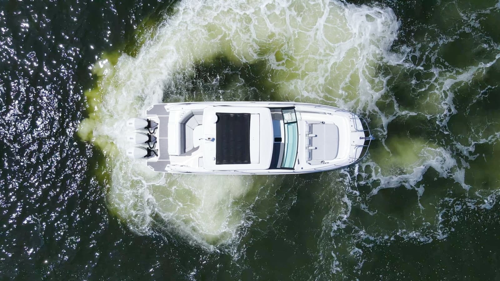 2022 Sea Ray 320 Sundancer OB - Photo 55