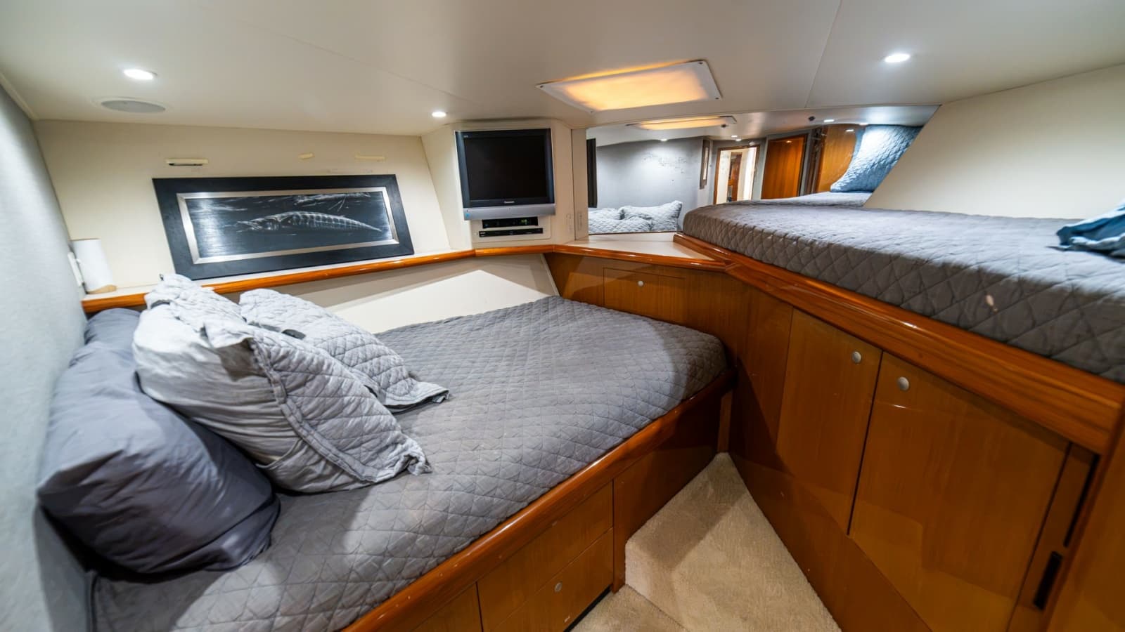 2001 Viking 61 Convertible - Photo 35