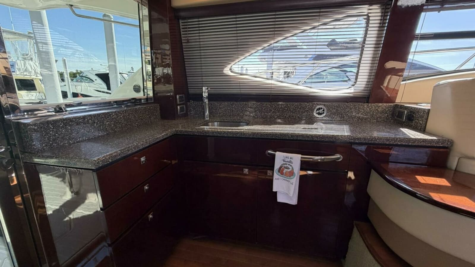 2008 Sea Ray 47 Sedan Bridge - Photo 18