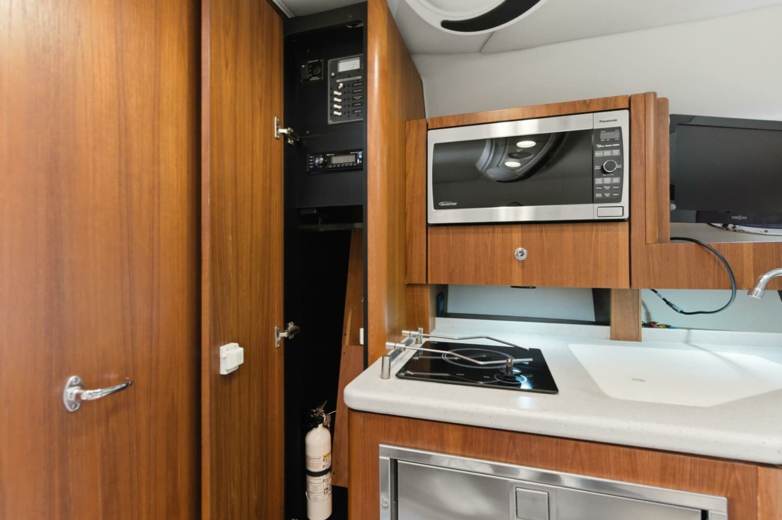 2011 Tiara Yachts 3100 Open - Photo 27