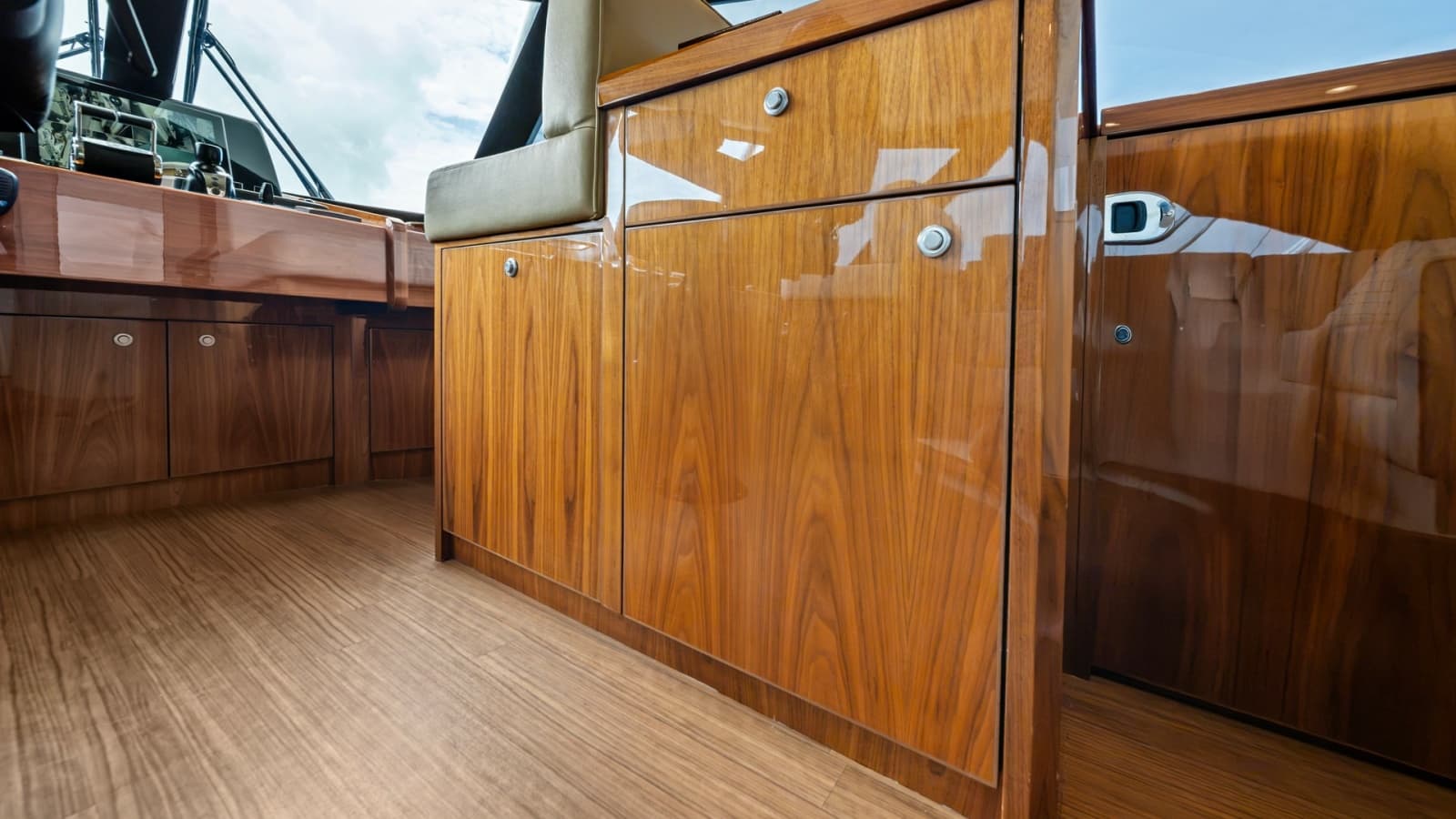 2021 Viking 72 Enclosed Bridge - Photo 15