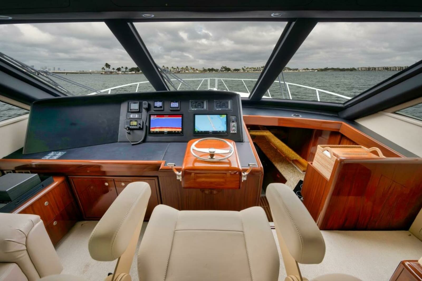 2007 Viking 52 Sport Coupe - Photo 5