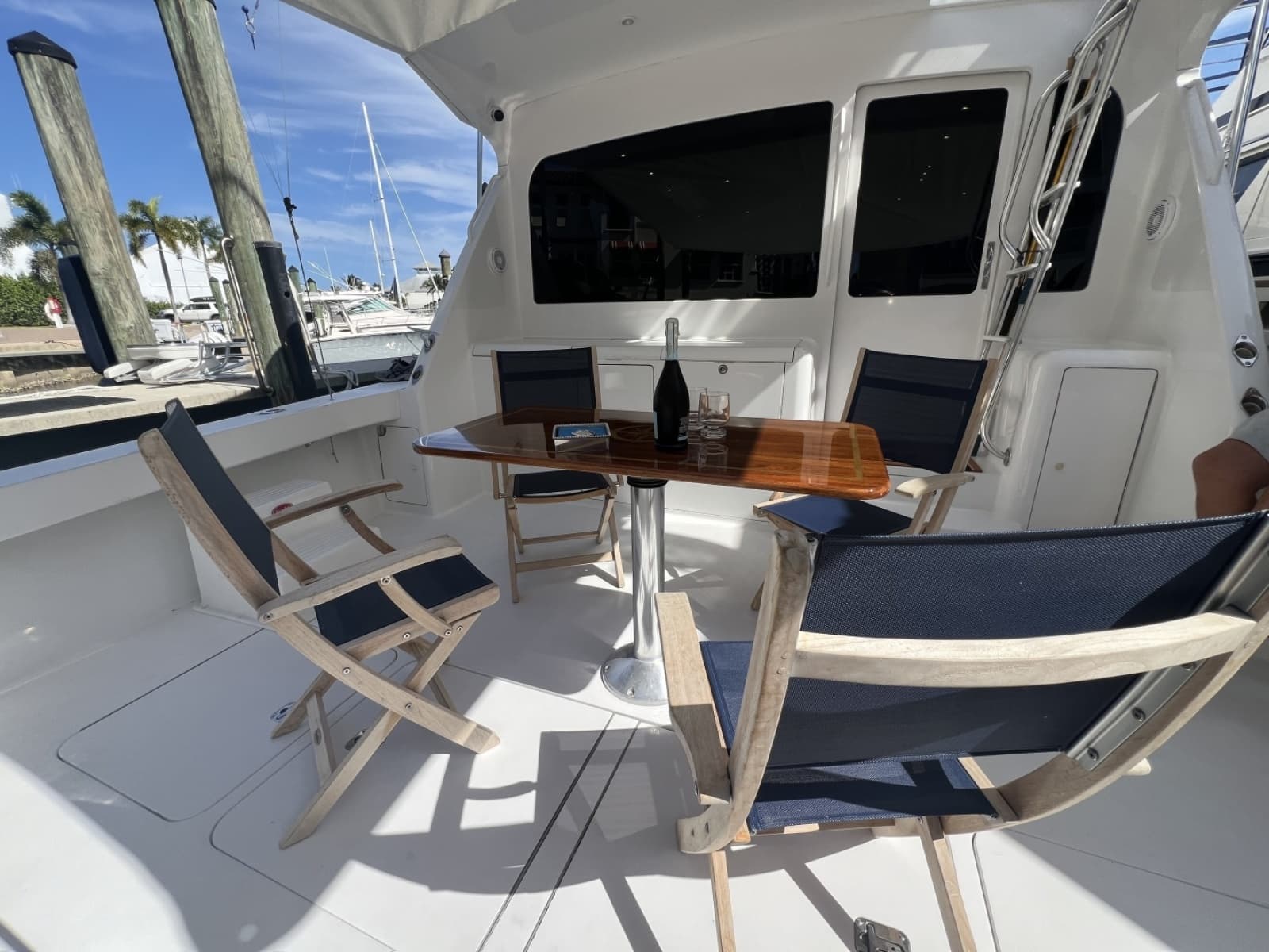 2003 Viking 52 Convertible - Photo 11