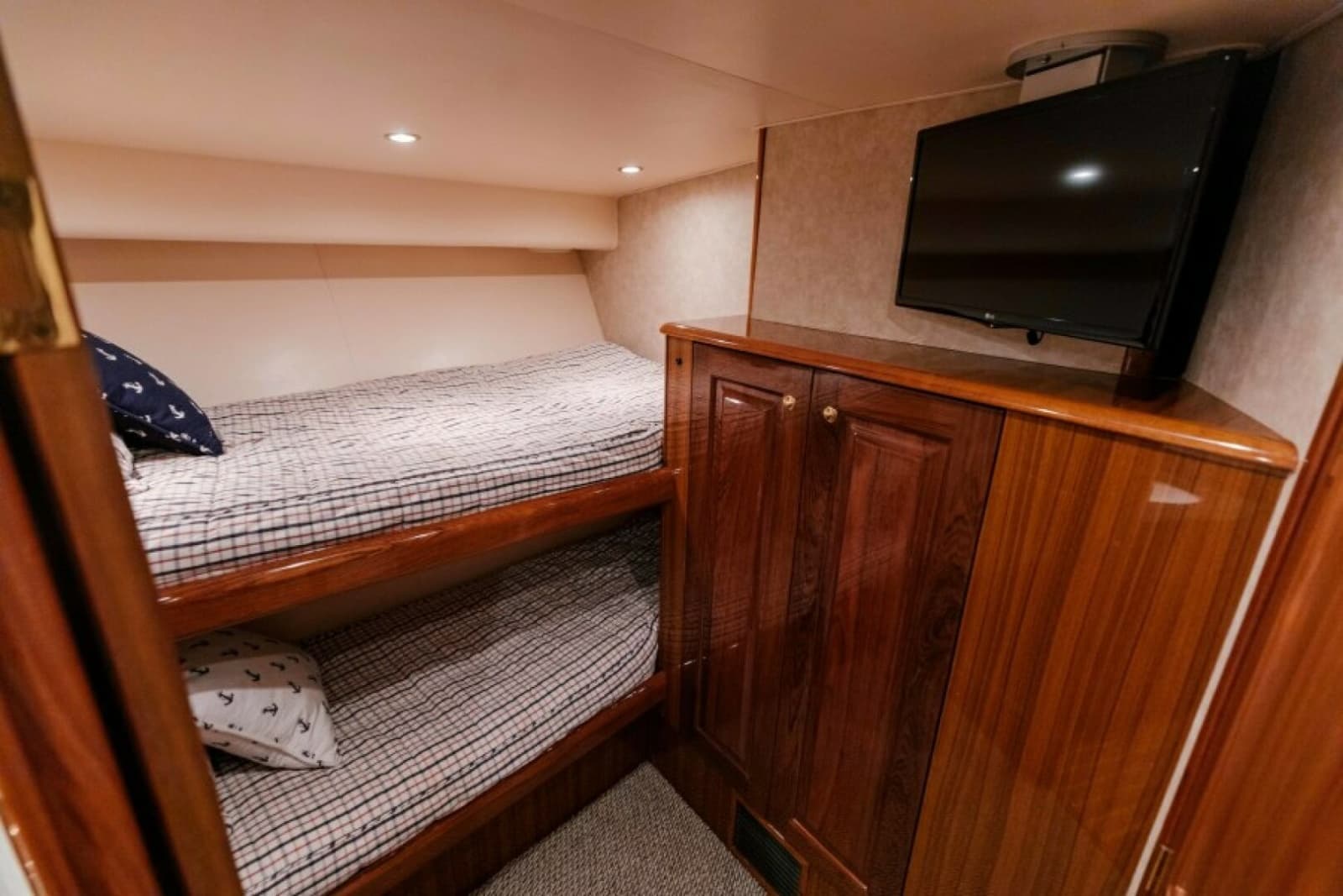 2006 Viking 74 Enclosed Bridge - Photo 20