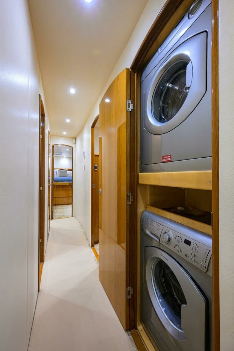 2014 Viking 76 Enclosed Bridge - Photo 20
