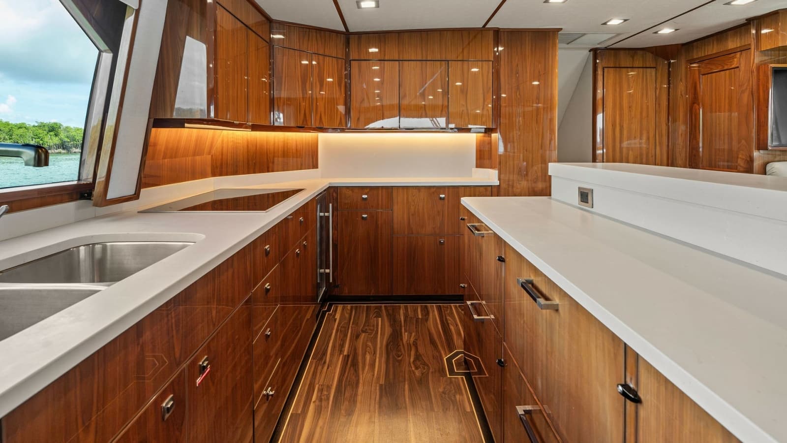 2016 Viking 80 Enclosed Bridge - Photo 20