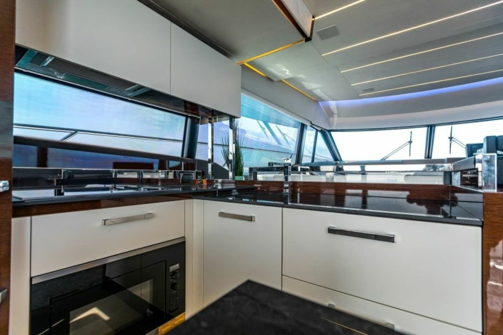 2020 Prestige 630 Flybridge - Photo 11