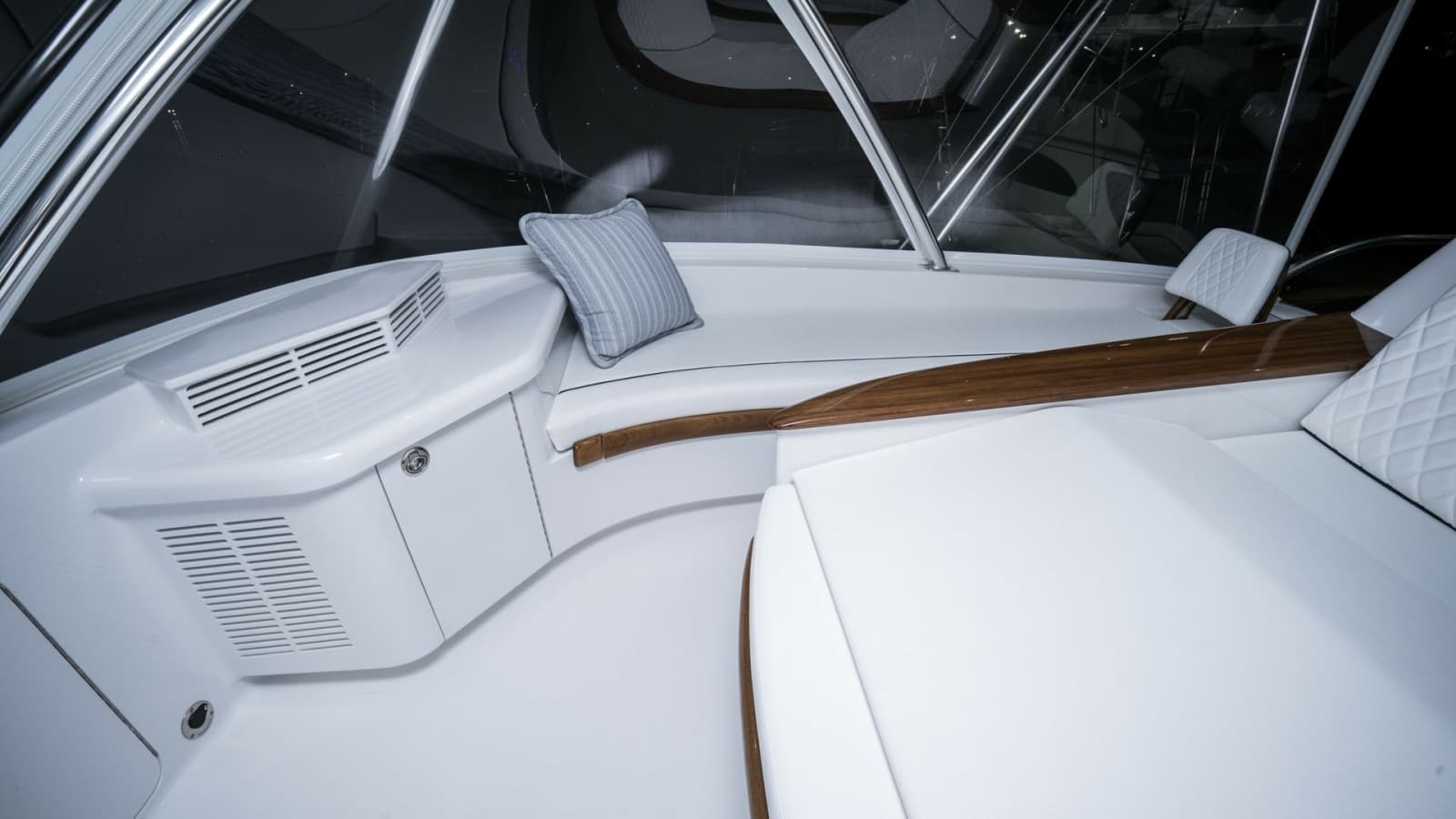 2026 Winter Custom Yachts 75 Open Convertible - Photo 37
