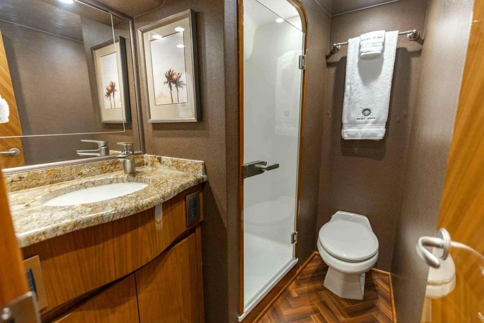 2013 Viking 76 Convertible - Photo 49