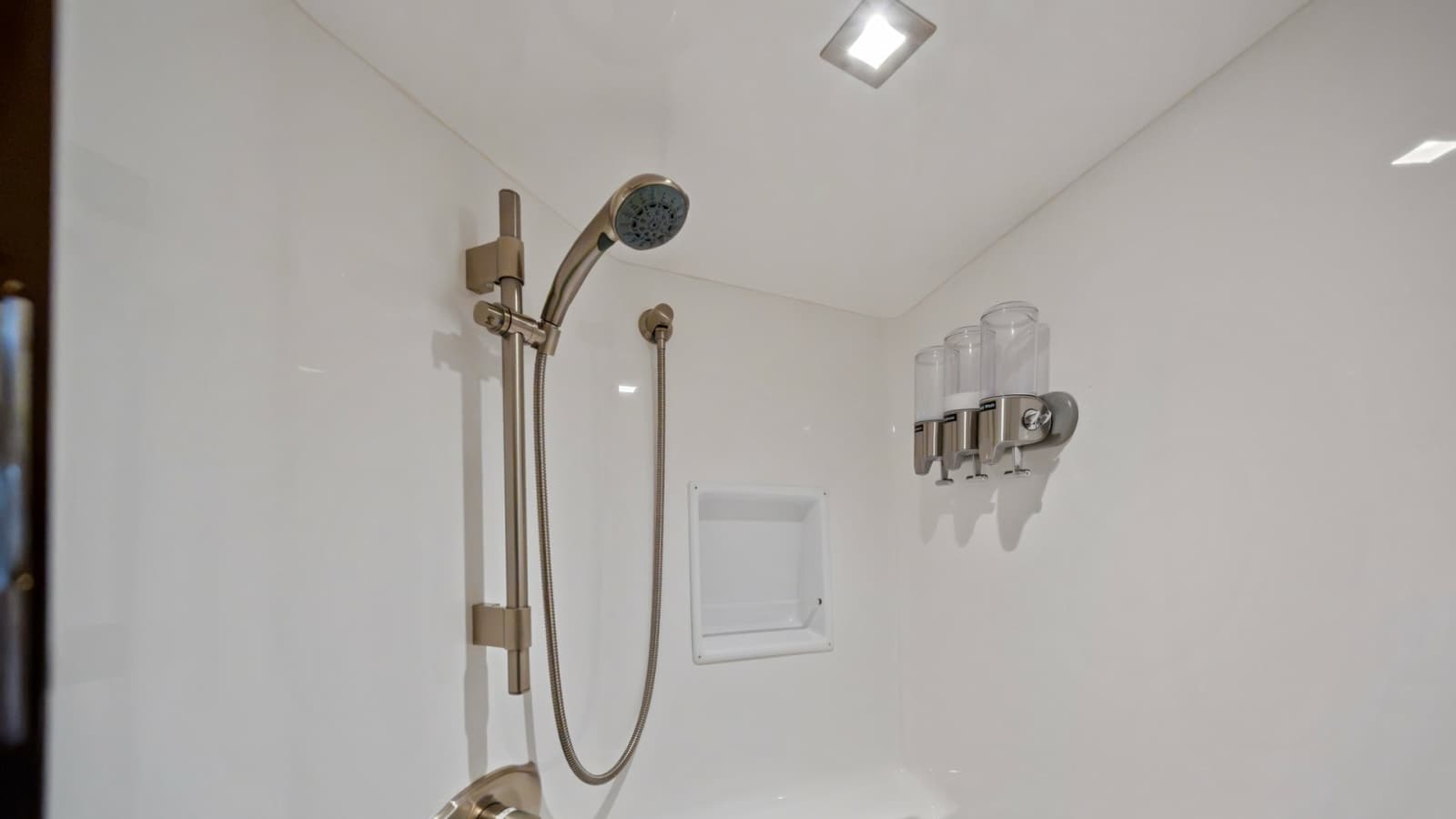2021 Viking 72 Enclosed Bridge - Photo 49