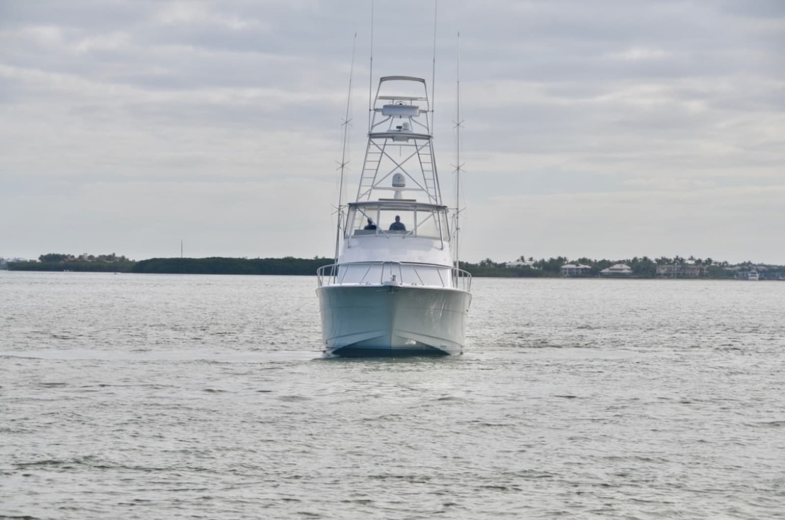 1999 Hatteras 60 Convertible - Photo 4