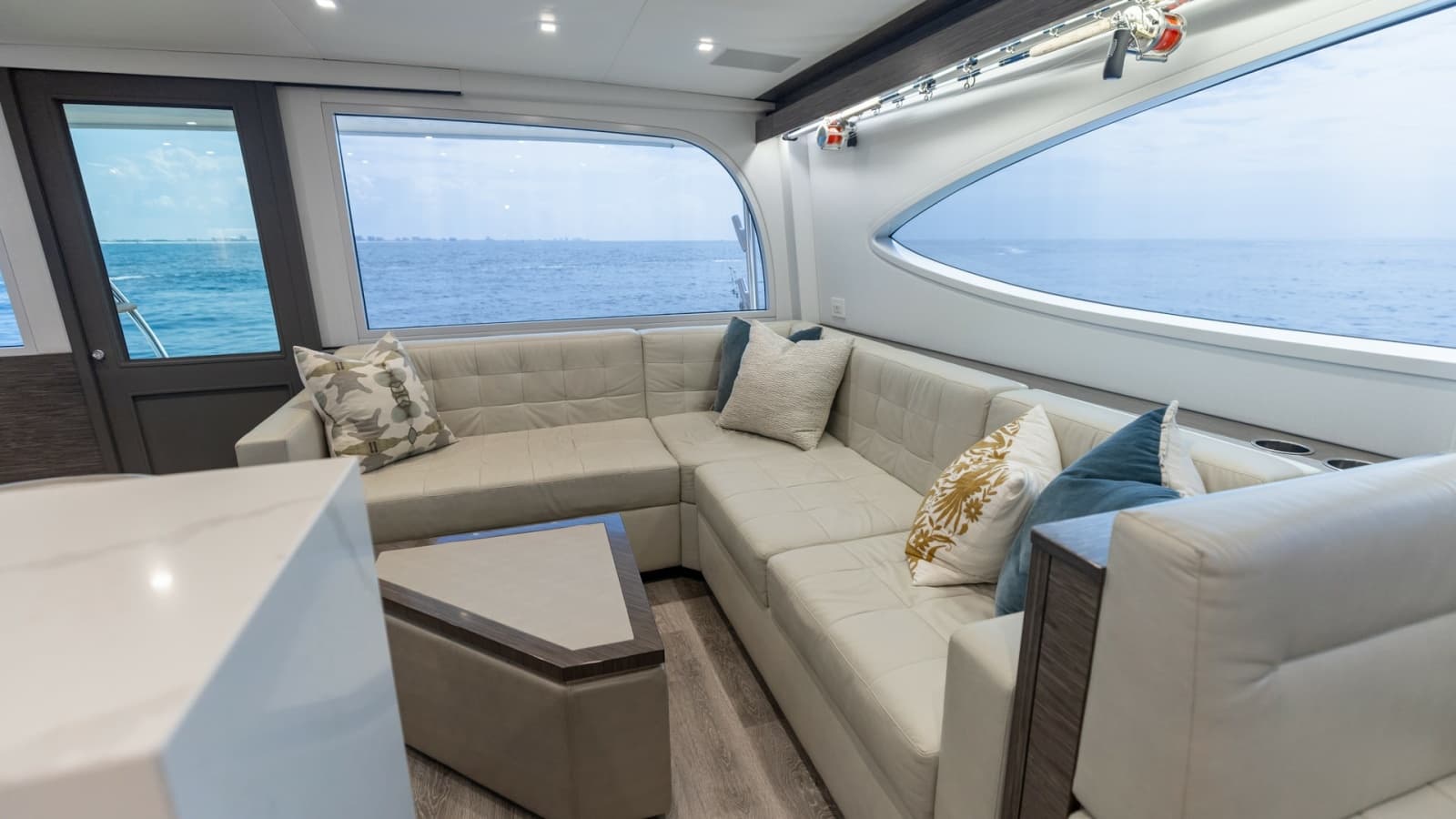 2021 Hatteras 65 GT - Photo 9