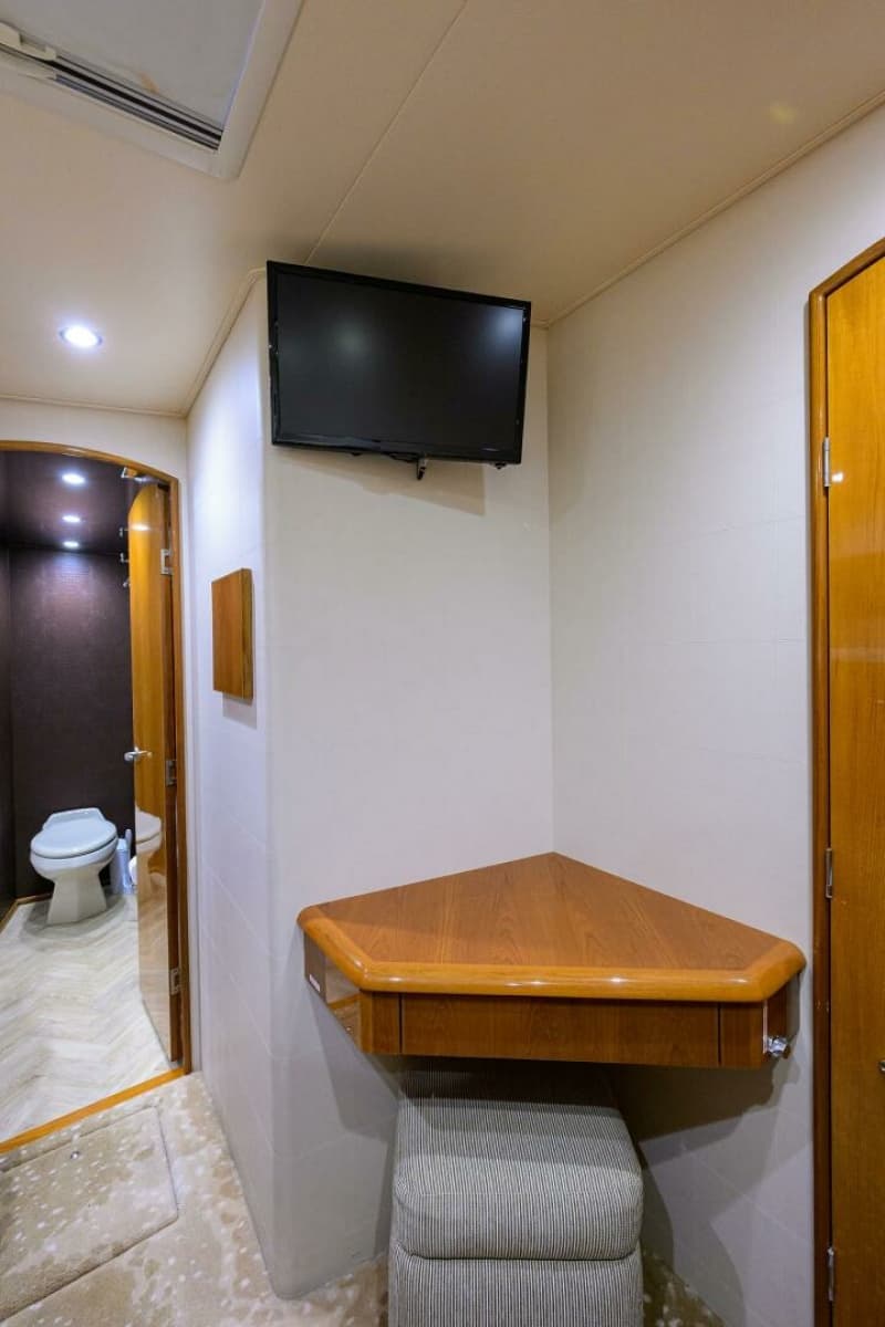 2014 Viking 76 Enclosed Bridge - Photo 42