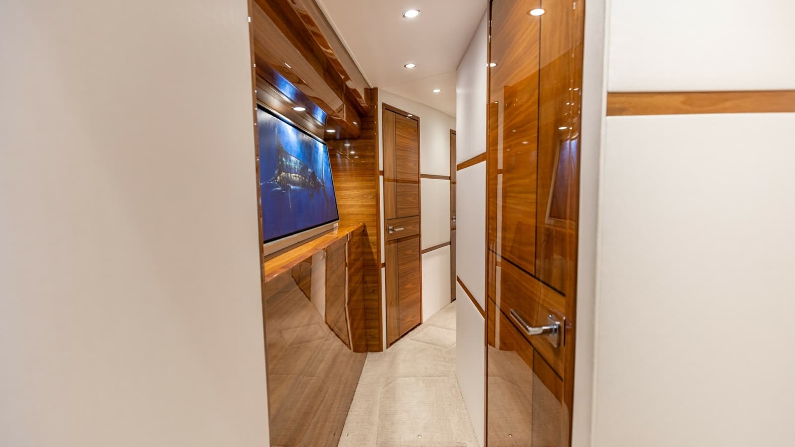 2025 Viking 74 Convertible - Photo 27