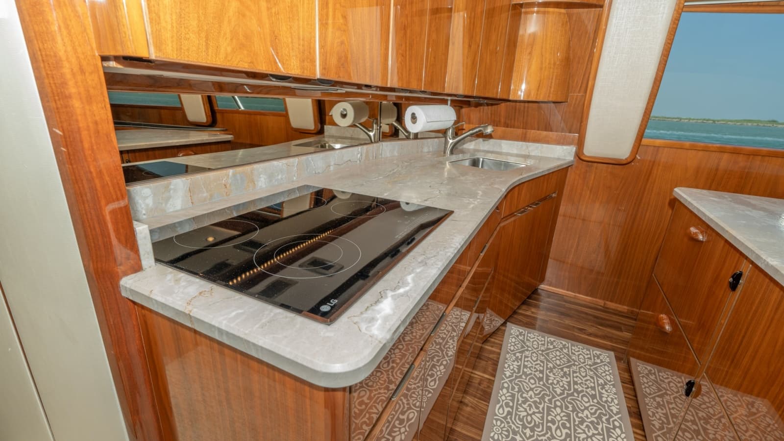 2017 Viking 55 Convertible - Photo 13