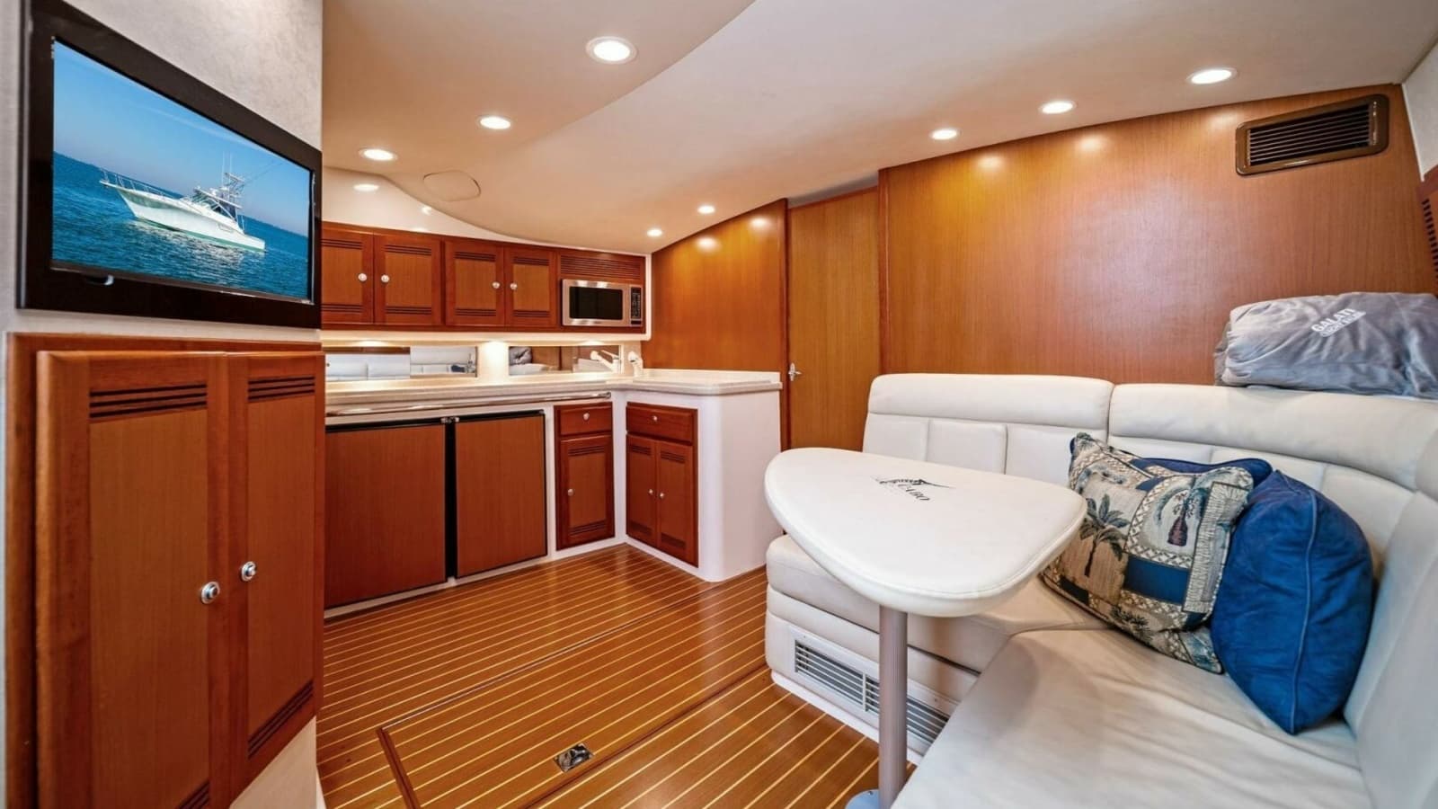 2005 Cabo 40 Express - Photo 7