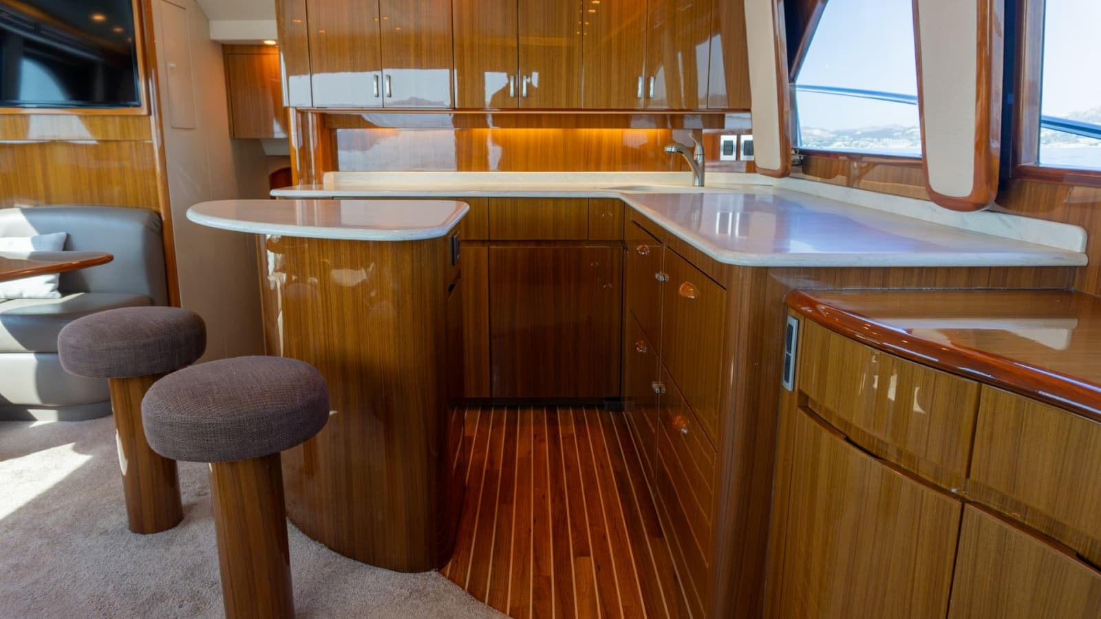 2009 Viking 50 Convertible - Photo 23