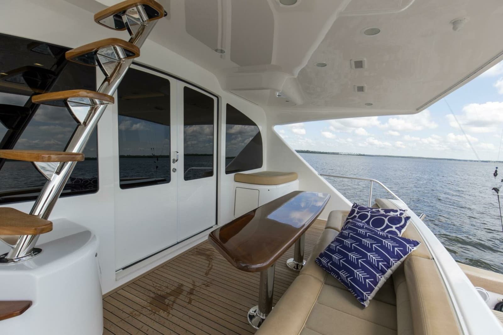 2016 Viking 92 Enclosed Bridge - Photo 62
