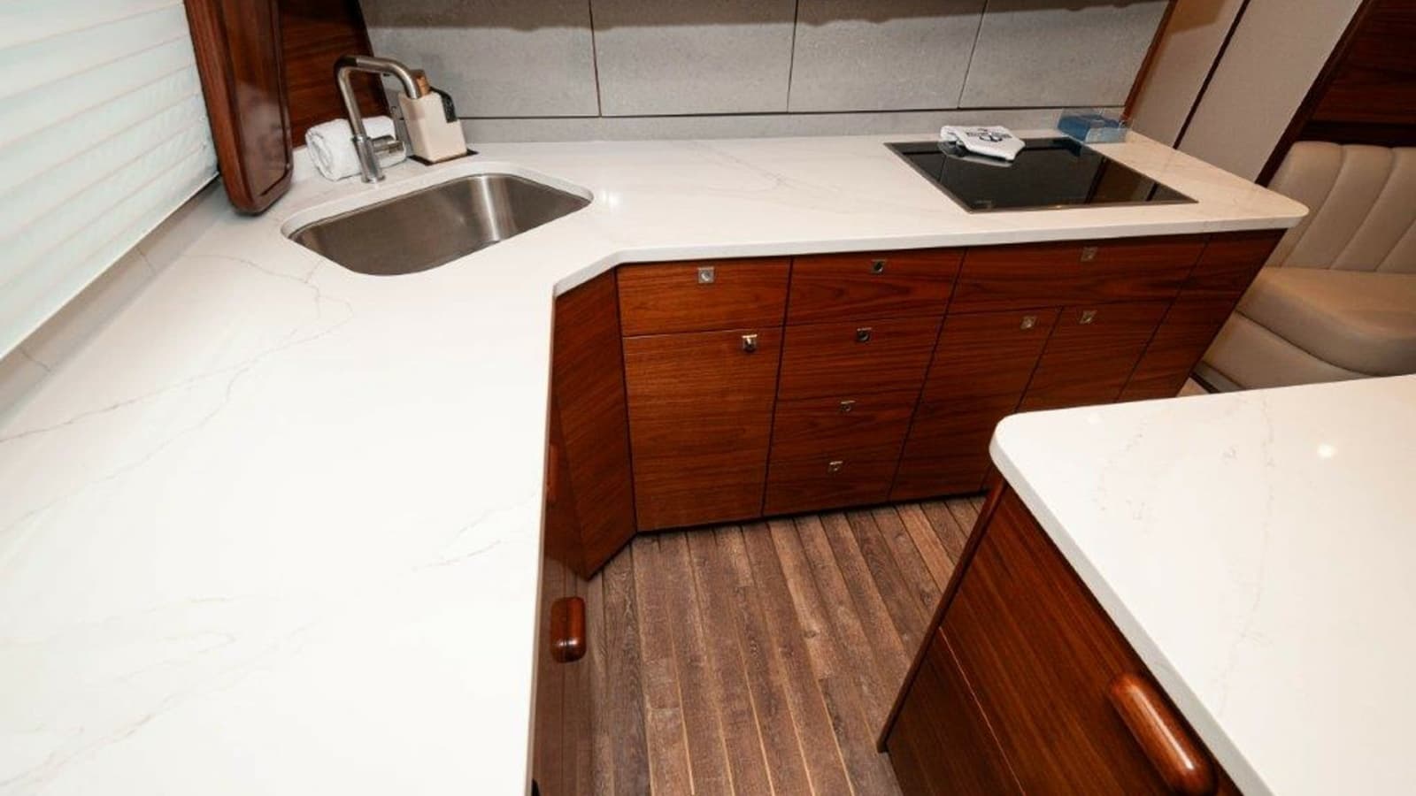 2025 Viking 58 Convertible - Photo 15