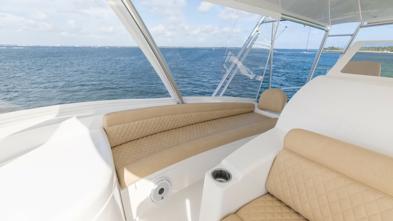 2022 Viking 68 Convertible - Photo 40