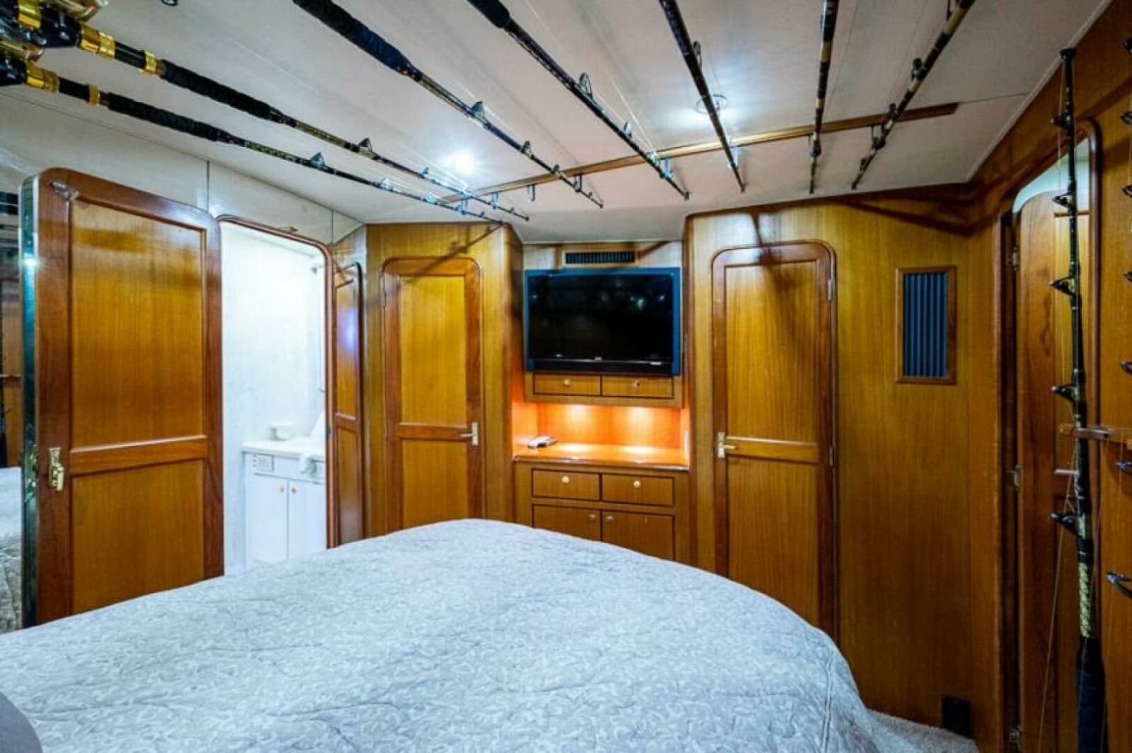 1999 Ocean Yachts 60 Convertible - Photo 42