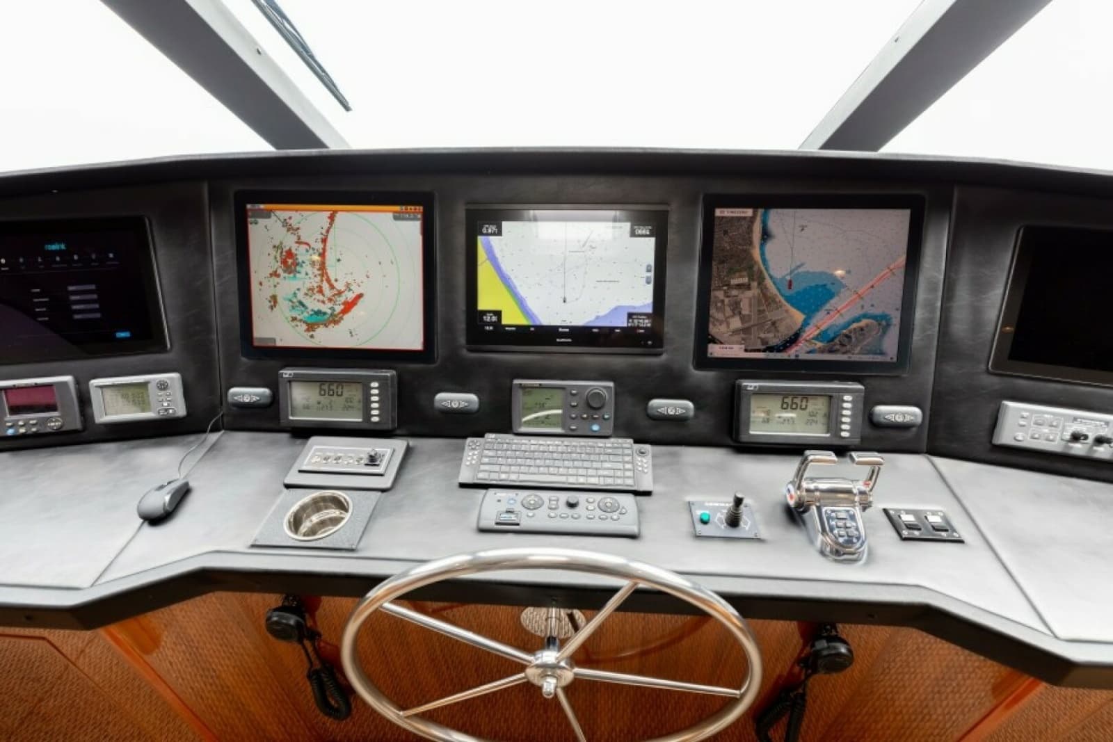 2006 Viking 74 Enclosed Bridge - Photo 47