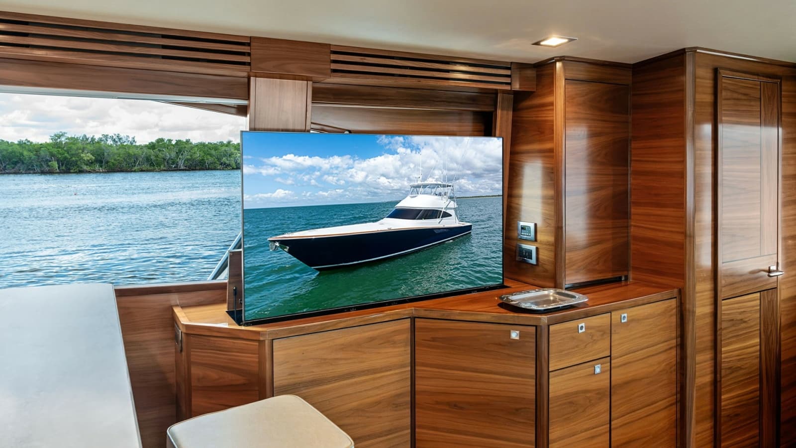 2024 Viking 68 Convertible - Photo 7