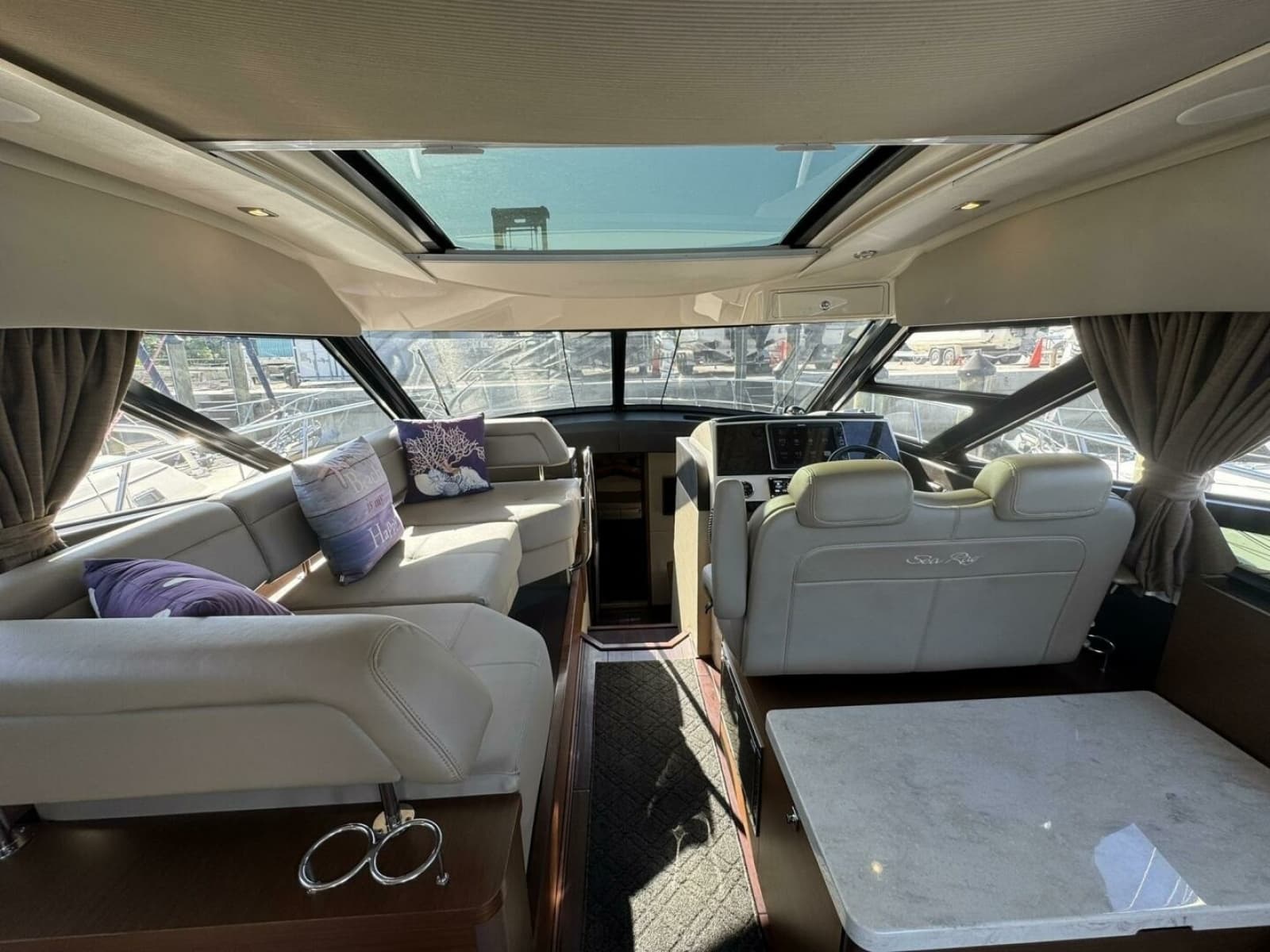 2016 Sea Ray 470 Sundancer - Photo 10