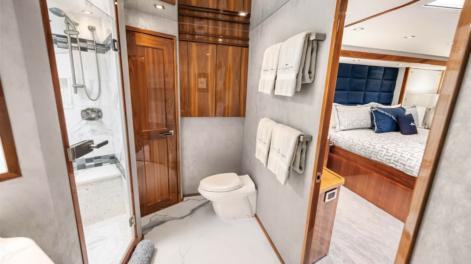 2017 Viking 92 Enclosed Bridge - Photo 47