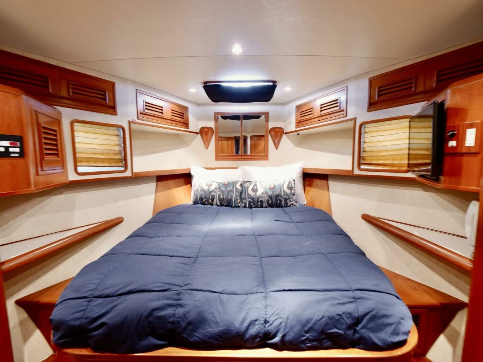 2000 Offshore Yachts 62 Pilothouse - Photo 3
