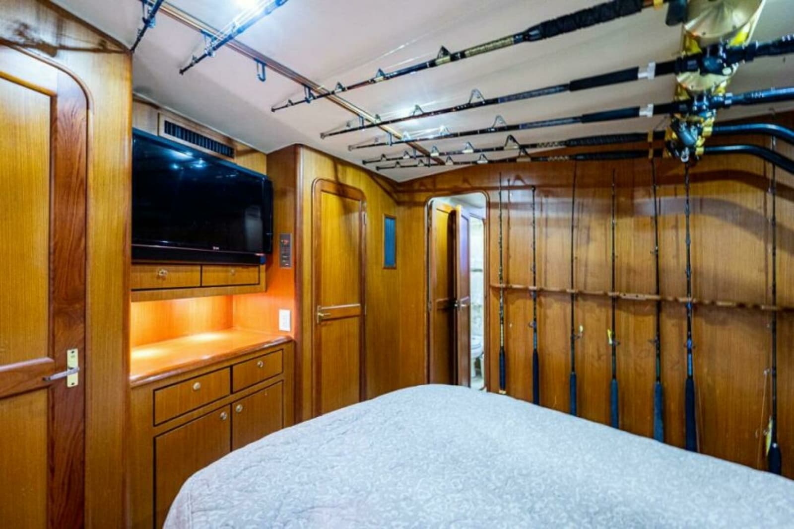 1999 Ocean Yachts 60 Convertible - Photo 39