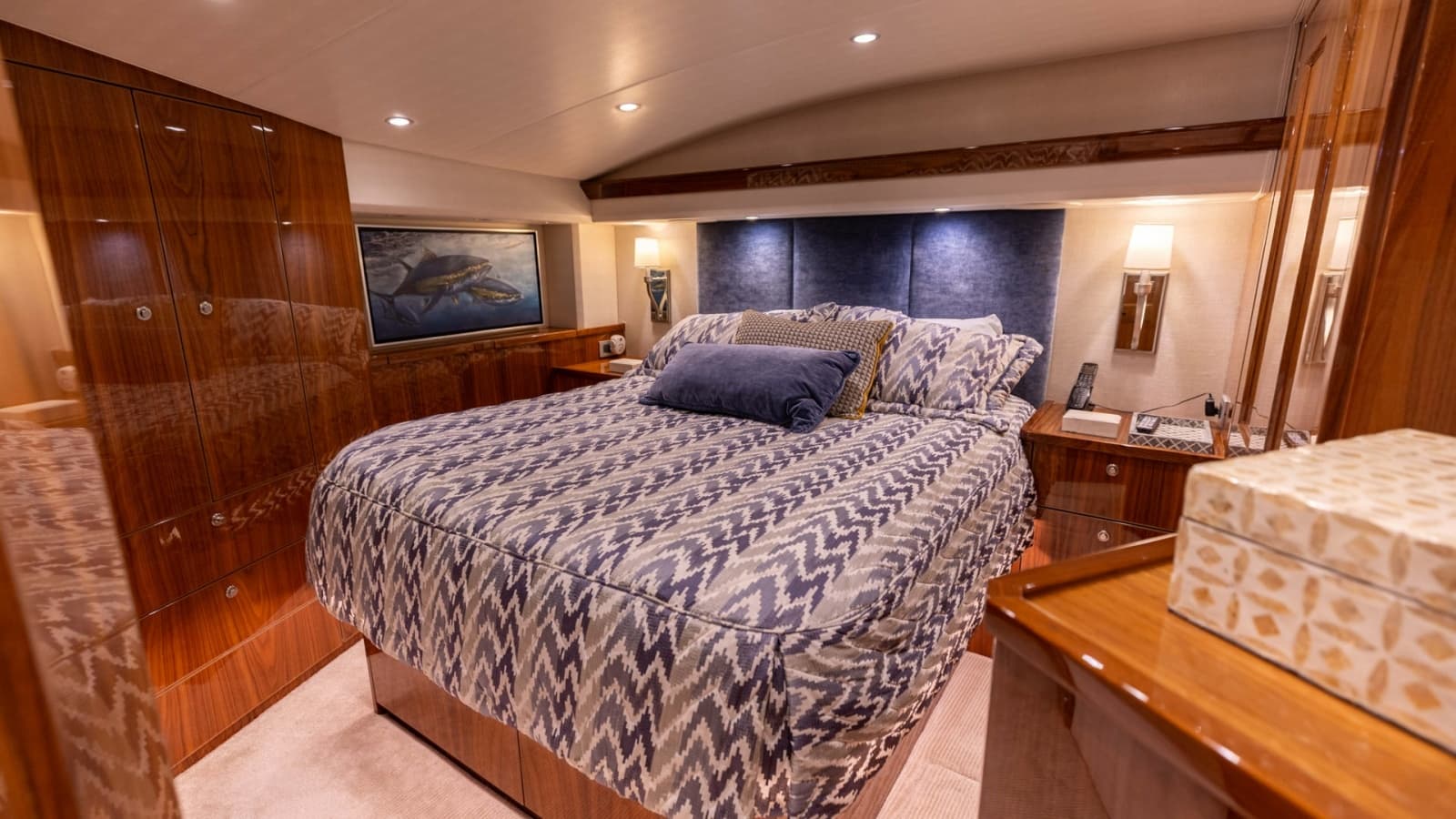 2019 Viking 68 Convertible - Photo 14