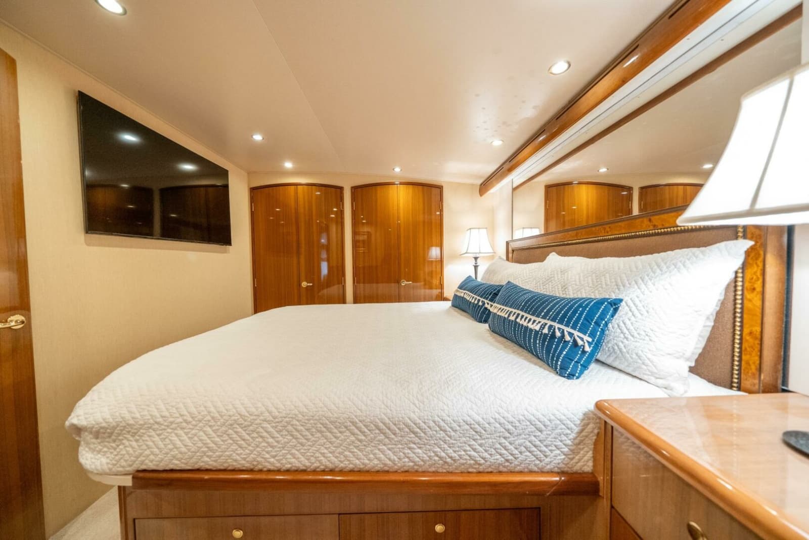 2006 Viking 68 Convertible - Photo 29