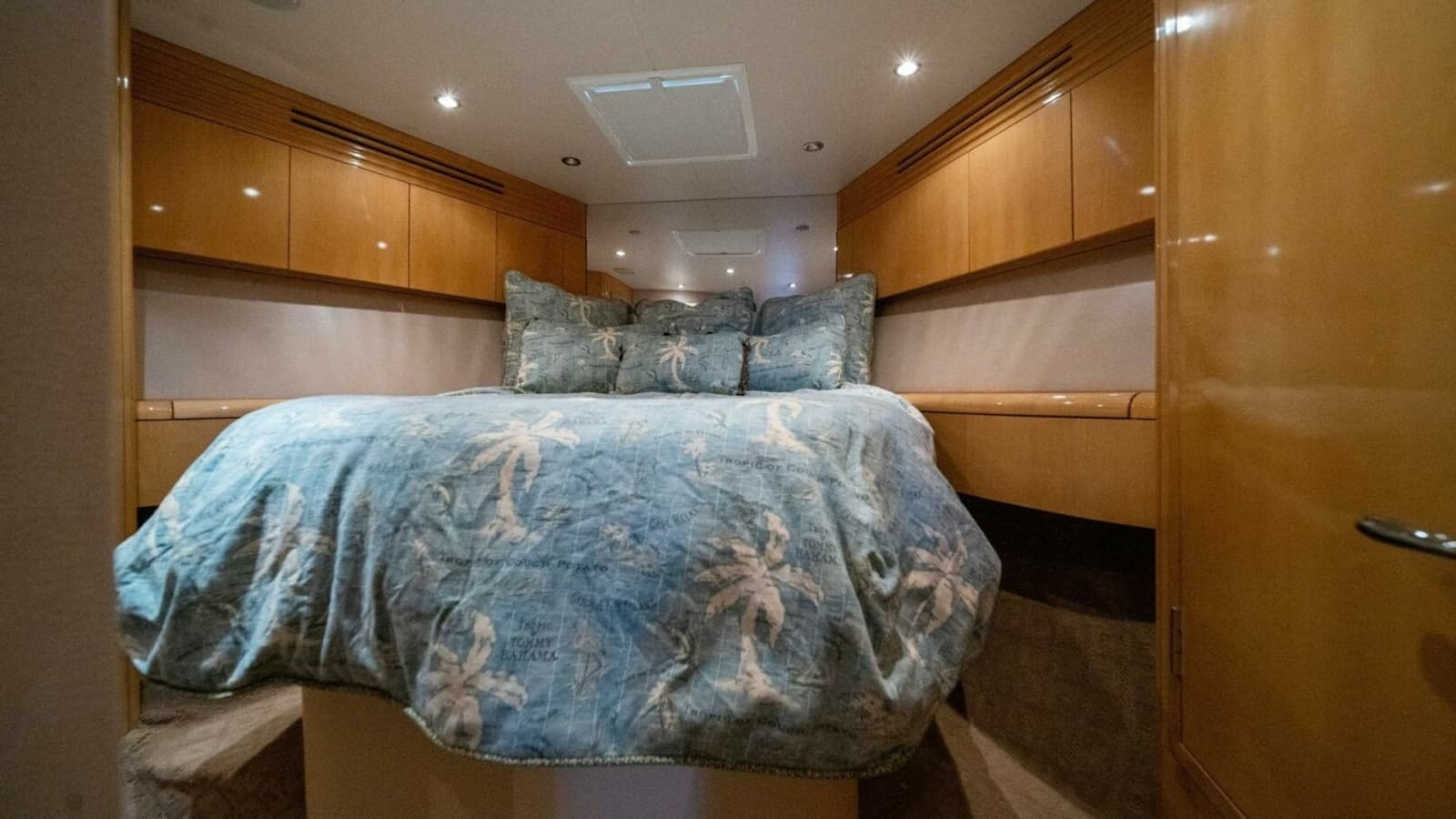 2003 Hatteras 54 Convertible - Photo 27