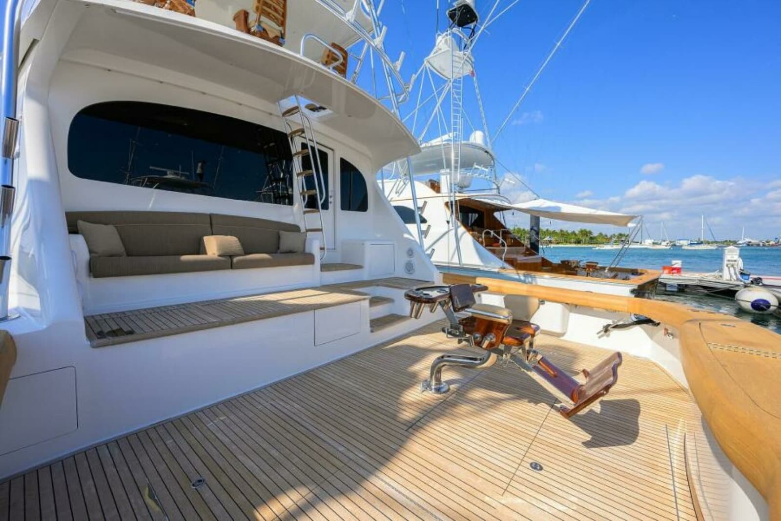 2013 Viking 82 Convertible - Photo 45