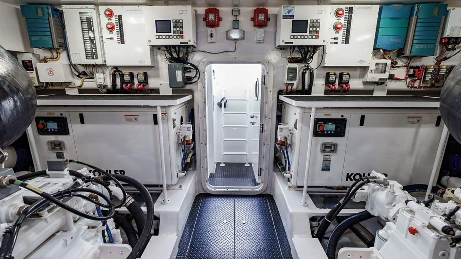 2019 Viking 80 Skybridge - Photo 58