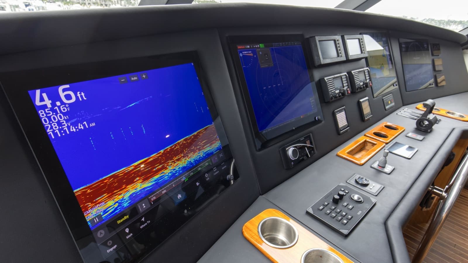 2007 Viking 74 Enclosed Bridge - Photo 33